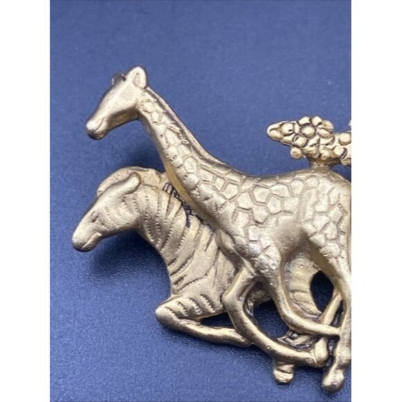 Vintage Brooch Gold Tone Giraffe Zebra Pin Safari Animals Signed A.J.C Figural - Picture 7 of 9